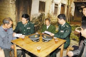 深圳警备区慰问革命老区