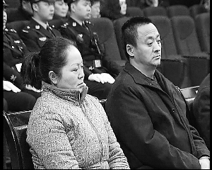 重庆六大黑帮保护伞文强案开审 被控受贿、