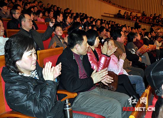 长沙爱乐交响乐团成立 新春音乐会演奏经典名