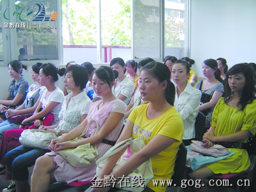 一朝成空姐,年薪至少15万