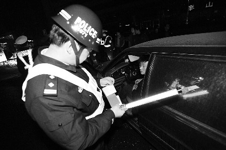 济南交警将对酒驾司机按新规进行处罚_新闻中