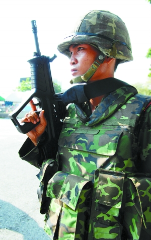 泰军队枪击红衫军 橡皮子弹驱散示威者造成8人