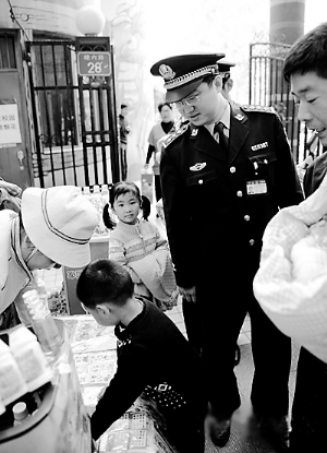 公安部紧急部署加强学校幼儿园安保工作 四举