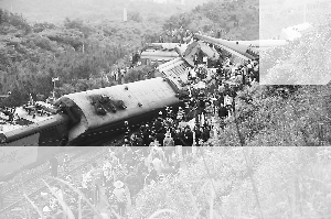 列车脱轨 19人遇难 昨日K859次客车江西突发事