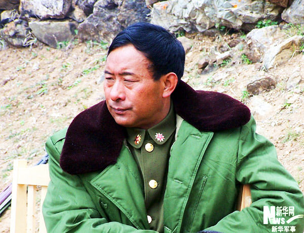 社会各界座谈龚曲此里先进事迹 英模代表被感