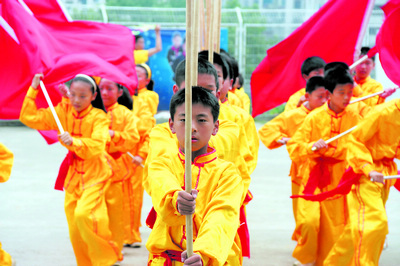 少林拳“打”进小学校园_新闻中心_新浪网