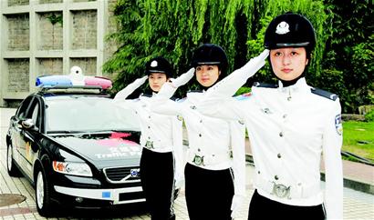 图文:重庆女子特勤队上岗