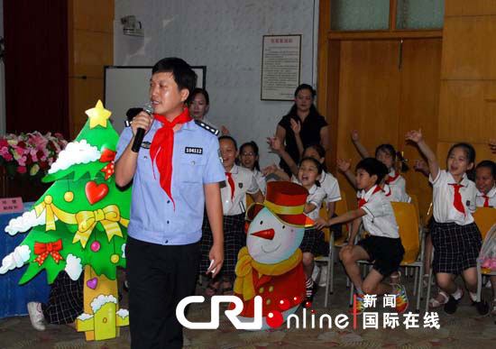 南宁市民主路小学还在学生中间开展安全警示和