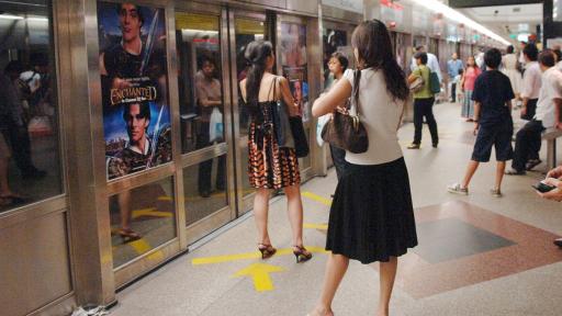 瑞士男子在新加坡地铁涂鸦将遭鞭刑(图)