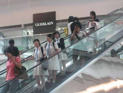 香港偷拍走光事件趋增 旅游购物热点遭殃(图)