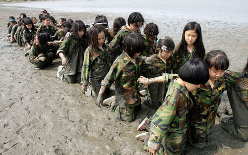 韩国小学生参加军训夏令营