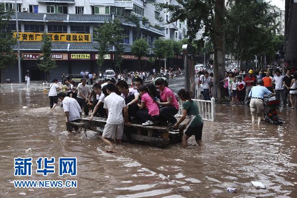 长江上游四川发生严重洪涝灾害 23人死亡30人