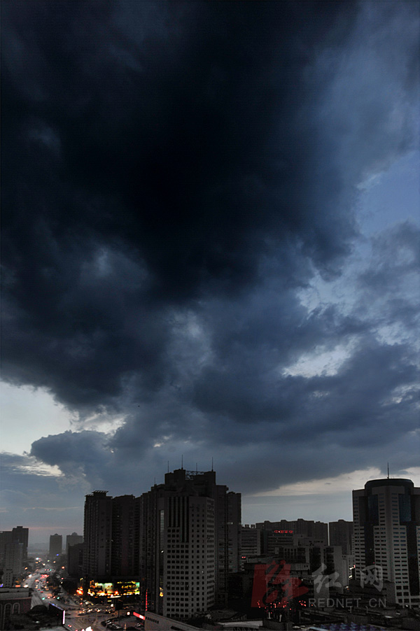 长沙:霞光15分钟变暴雨 老天翻脸快过翻书(高清组图)