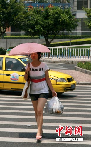 重庆发布高温红色预警16个区县气温齐破40℃