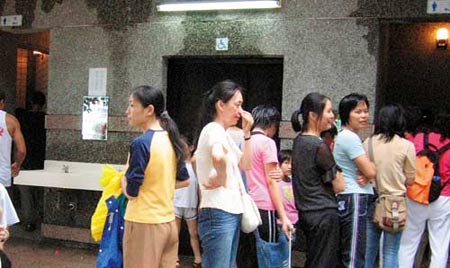 台 立委 提案修法改善妇女 <em>如厕</em>歧视 环境(<em>图</em>)_