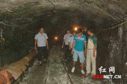 花垣地税进矿区现身说法强征管