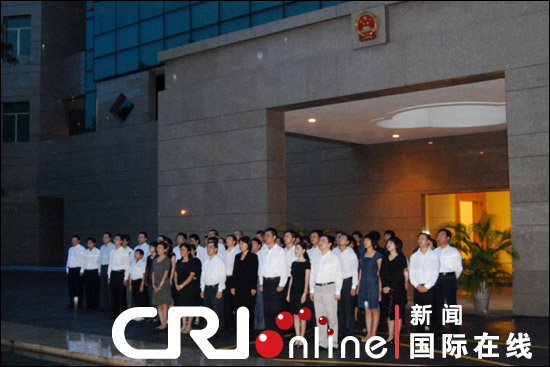 中国驻新加坡使馆及各界人士悼念舟曲遇难同胞