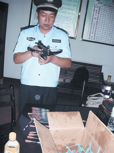 夫妻开作坊生产弓弩麻醉箭