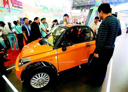 图文:香港贸发局展出的迷你电动轿车