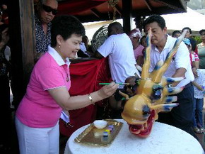 特立尼达和多巴哥举办第五届华人龙舟节(图