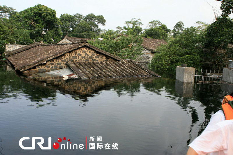 海口琼山区龙塘镇三分之二村庄被淹没(高清组图)