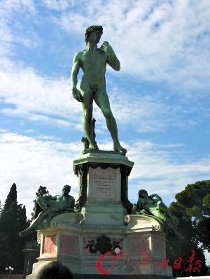 米开朗基罗广场的大卫铜像