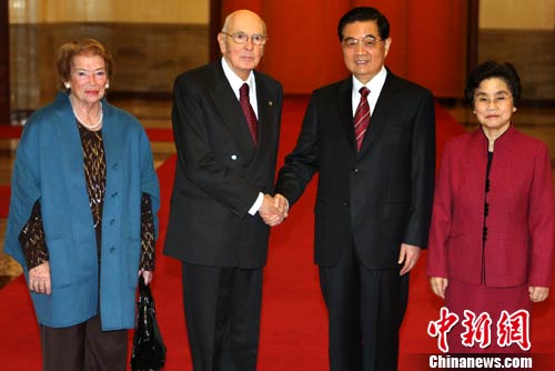 图:胡锦涛欢迎意大利总统纳波利塔诺访华