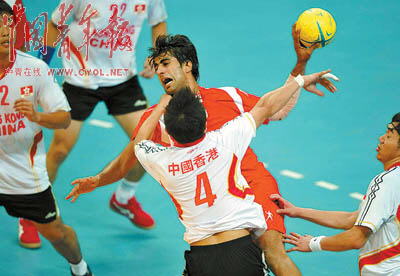 在广州亚运会男子手球B组比赛中,伊朗队以35