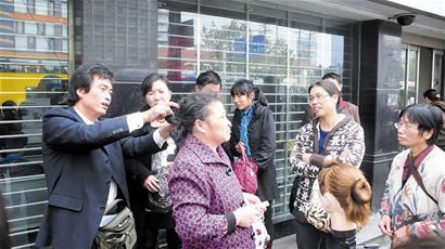 图文:巧借<em>盘头</em>推销发卡_新闻中心_新浪网