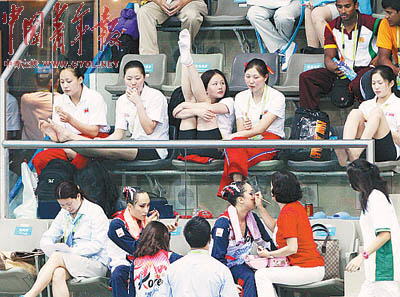 广州亚运会花样游泳双人赛在佛山世纪莲游泳跳