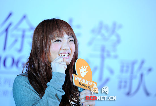  徐佳莹 自认非才女 谦称还在学习做艺人(组图)_