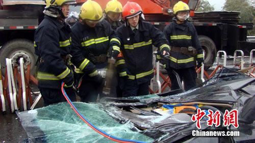 ͬ�����ٲ۹޳��෭ѹ�Ͻγ����һ��һ��