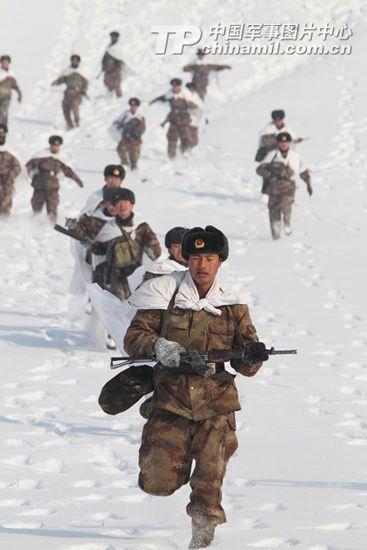 新疆军区边防团新兵营严寒环境练兵无人冻伤