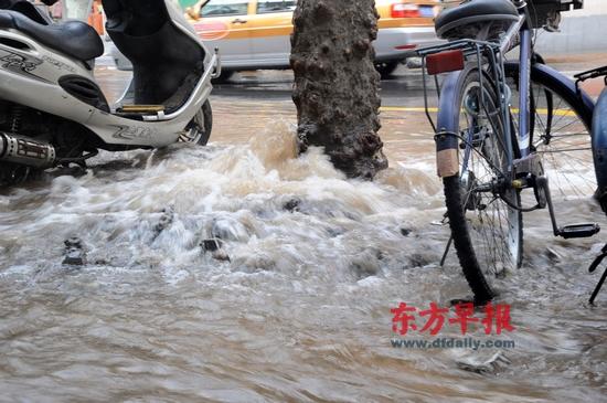 �������½��ǰ��ˮ�ܱ���