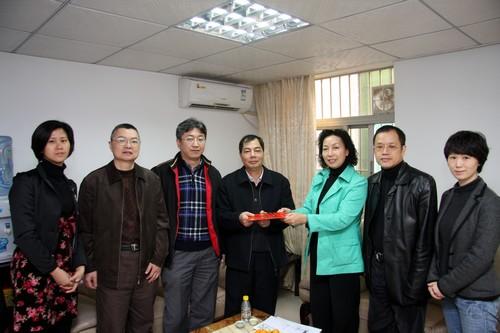 深圳市委统战部副部长,市侨联主席孔爱玲心急如焚,她和市侨联副主席