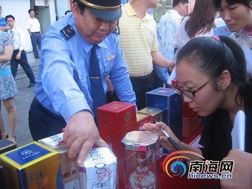 三亚工商3.15销毁假冒伪劣商品七万余件