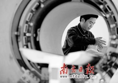 �뽫��̨�׸���׼�����½�