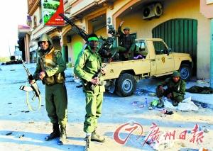 利比亚政府军反政府武装决战卡扎菲老家