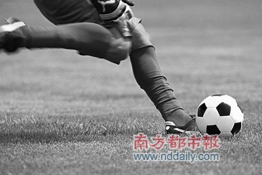 足球手套能泡水吗女生,足球手套能泡水吗女生用