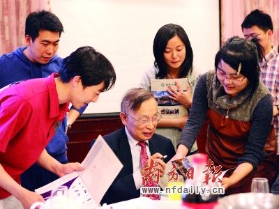 中国科学院院士邝宇平,著名计算机专家谭浩强,梁启超外孙女吴荔明等五