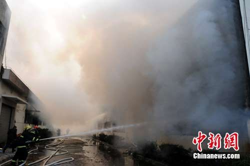 宁波北仑一毛毯厂发生大火 过火面积千余平方