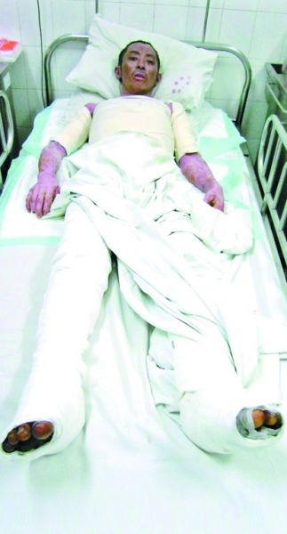 东莞黑作坊工人揭黑幕化粪池残渣熬出地沟油