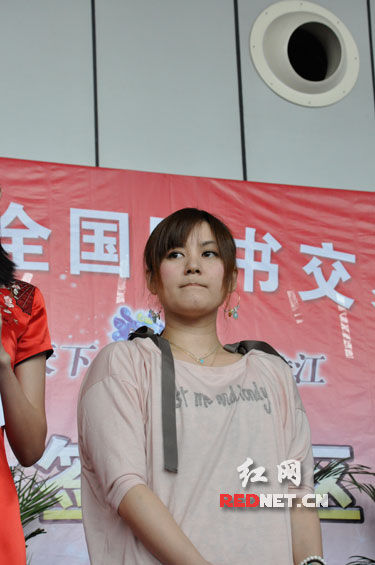 只为一个签名 书博会连续三日上演凉宫春日的