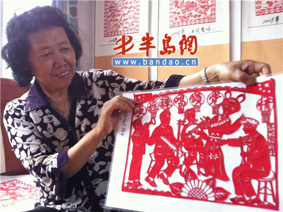 胶南农妇剪纸庆建党九十周年 作品被20余国收藏