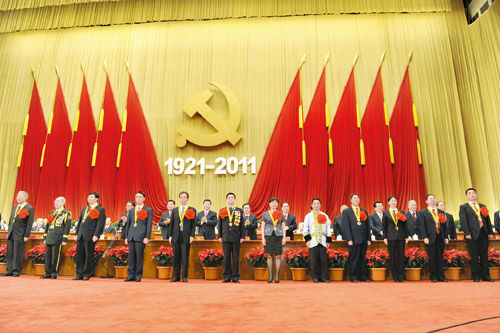 中共中央关于表彰全国先进基层党组织和优秀共