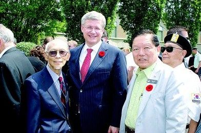 加拿大总理哈珀接见二战华裔老兵