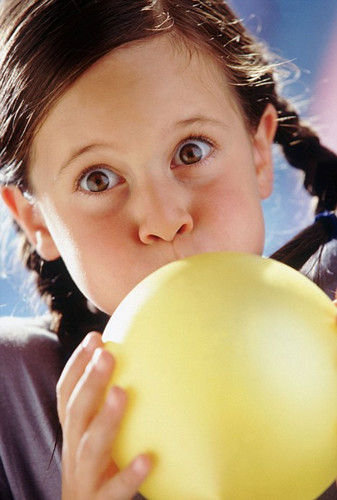欧盟禁儿童吹气球惹争议 被指影响幼儿动手能力_新闻中心_新浪网