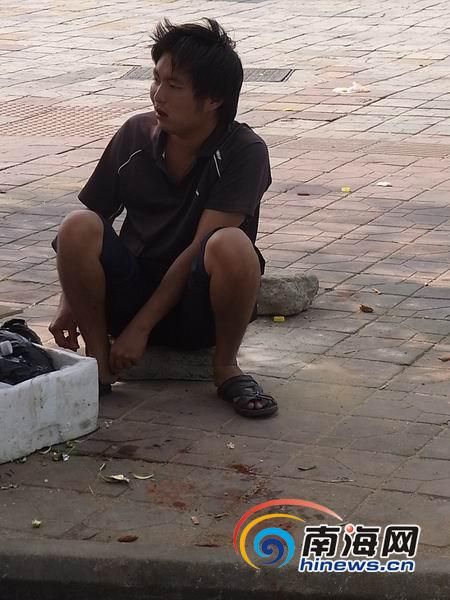 海南不文明一隅:槟榔摊遍布椰城 槟榔水随地吐