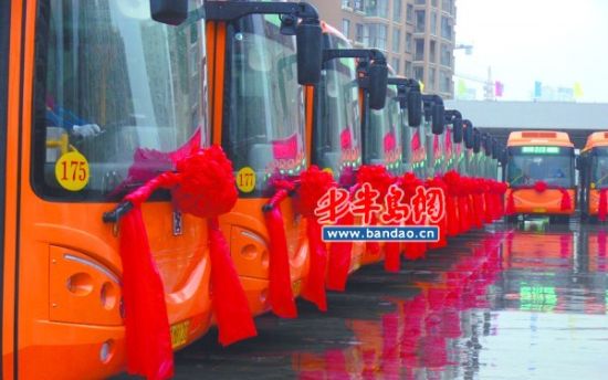 青岛756辆天然气公交车上路 配置堪比奔驰宝马