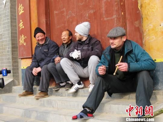 “老外”拜师中国“太极村”幽静山沟耍太极